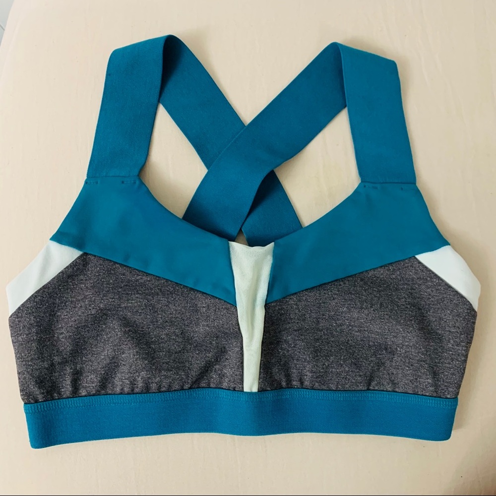 Alo Yoga Paddle Fast Sports Bra